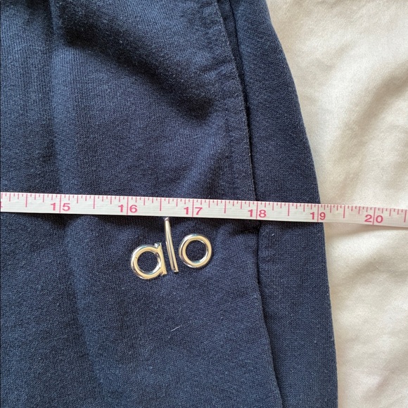 ALO Yoga Accolade Navy Blue Sweatpants, Size Medium - Picture 5 of 8